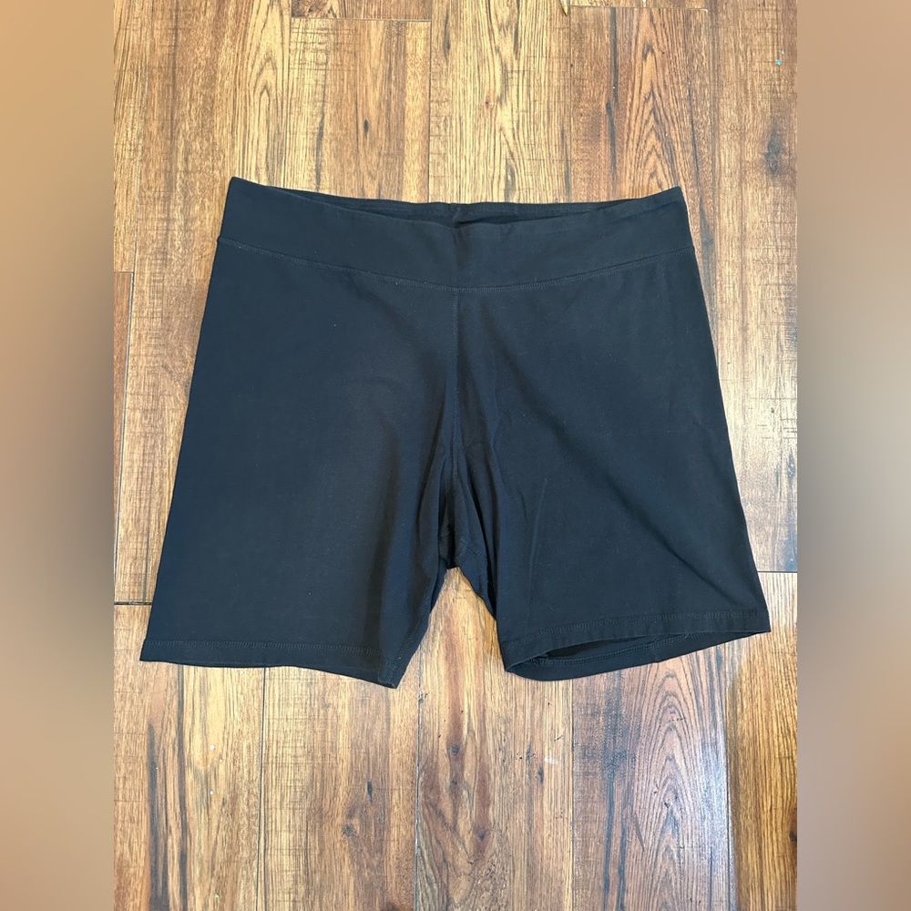 Women’s athletics Works Bike Shorts   2x 20w-22w Color Black